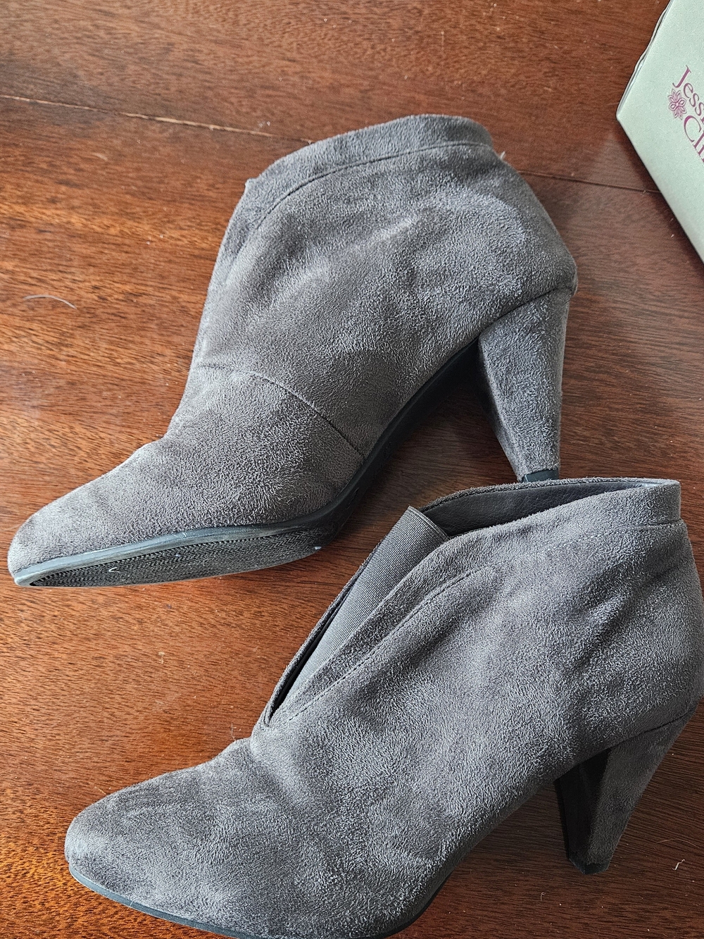 Jessica Cline Gray Suede Pointed-Toe Ankle Booties Size 8.5 - Picture 2 of 8